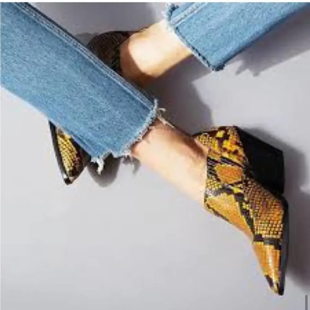 Vince Camuto Jetera Snake-Embossed Leather Bootie Shoes Size 8